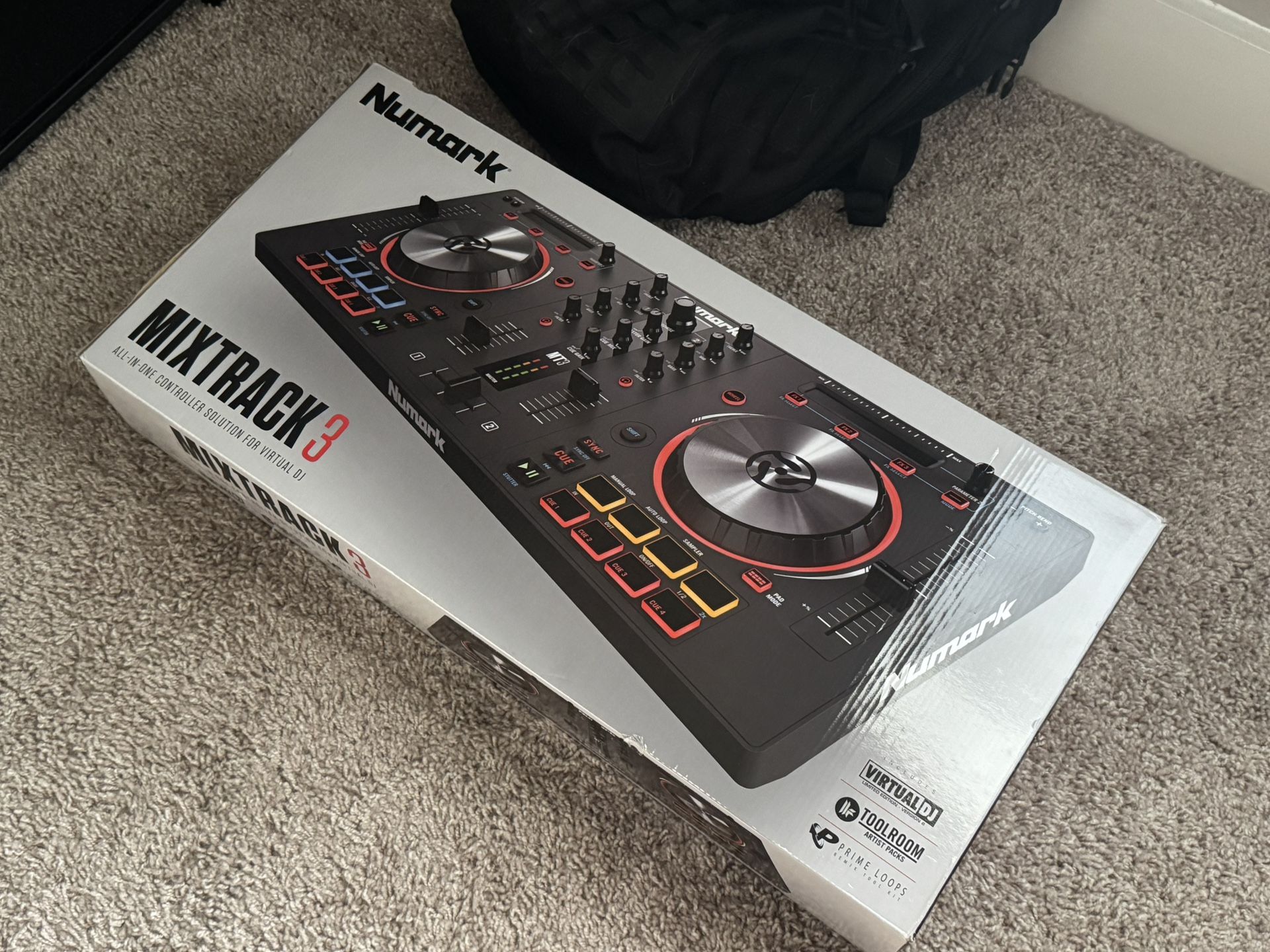 Numark Mixtrack 3 DJ Controller