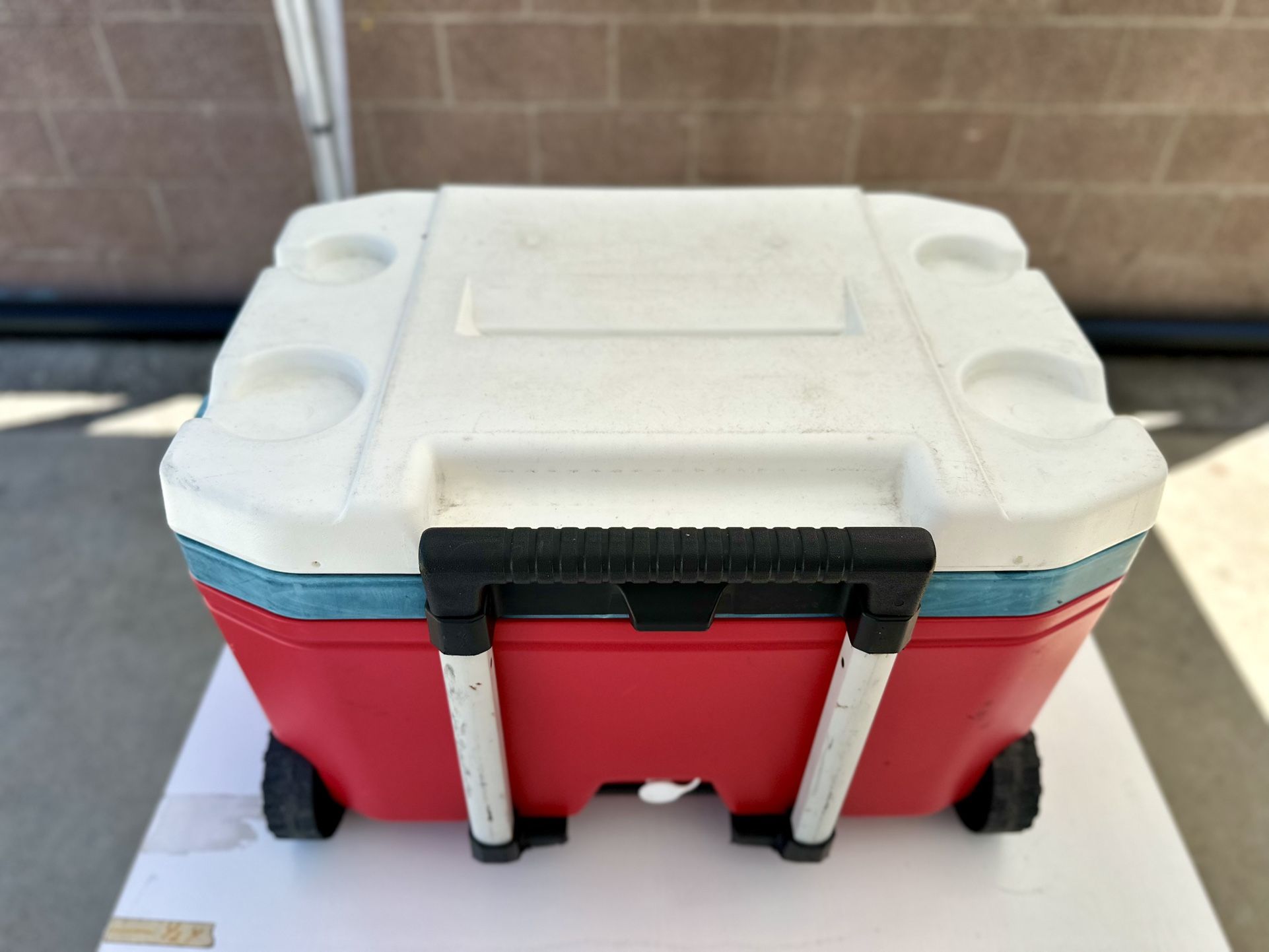 Igloo Roller Cooler