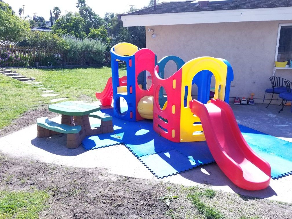 Activity Quest climber from Little Tikes