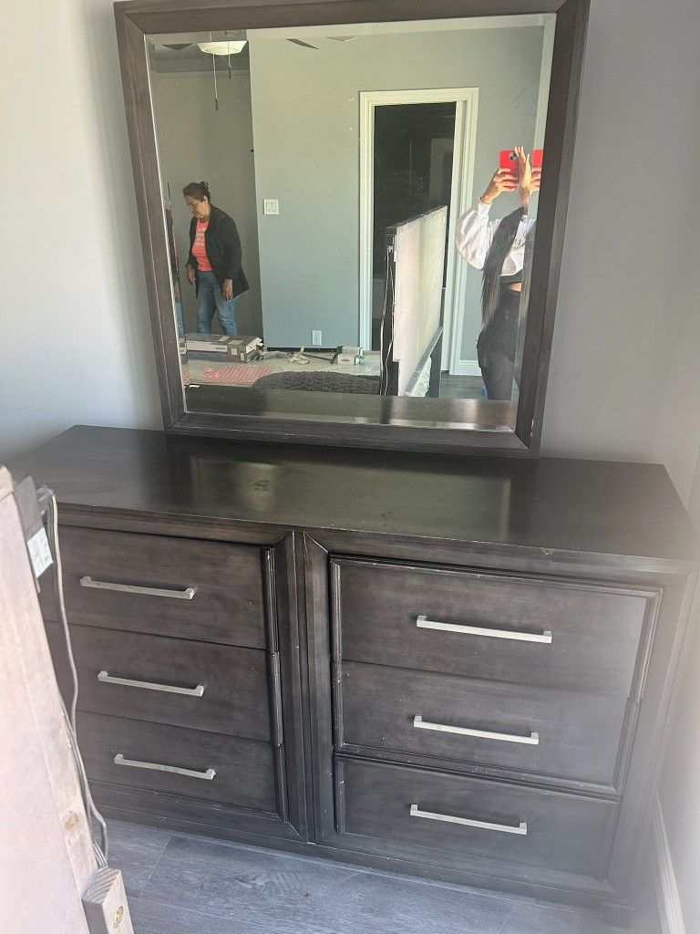 Bedroom Set (5 Piece)