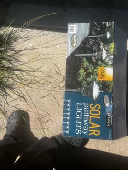Solar pathway lights