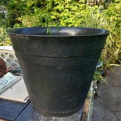 Large Planter With Saucer 20"