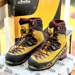La Sportiva Nepal Cube GTX Men’s Mountaineering Boot Size EU 40.5/US Mens 8/Women 9