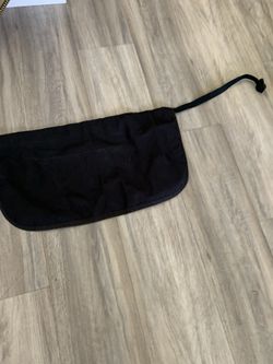 Card dealing apron