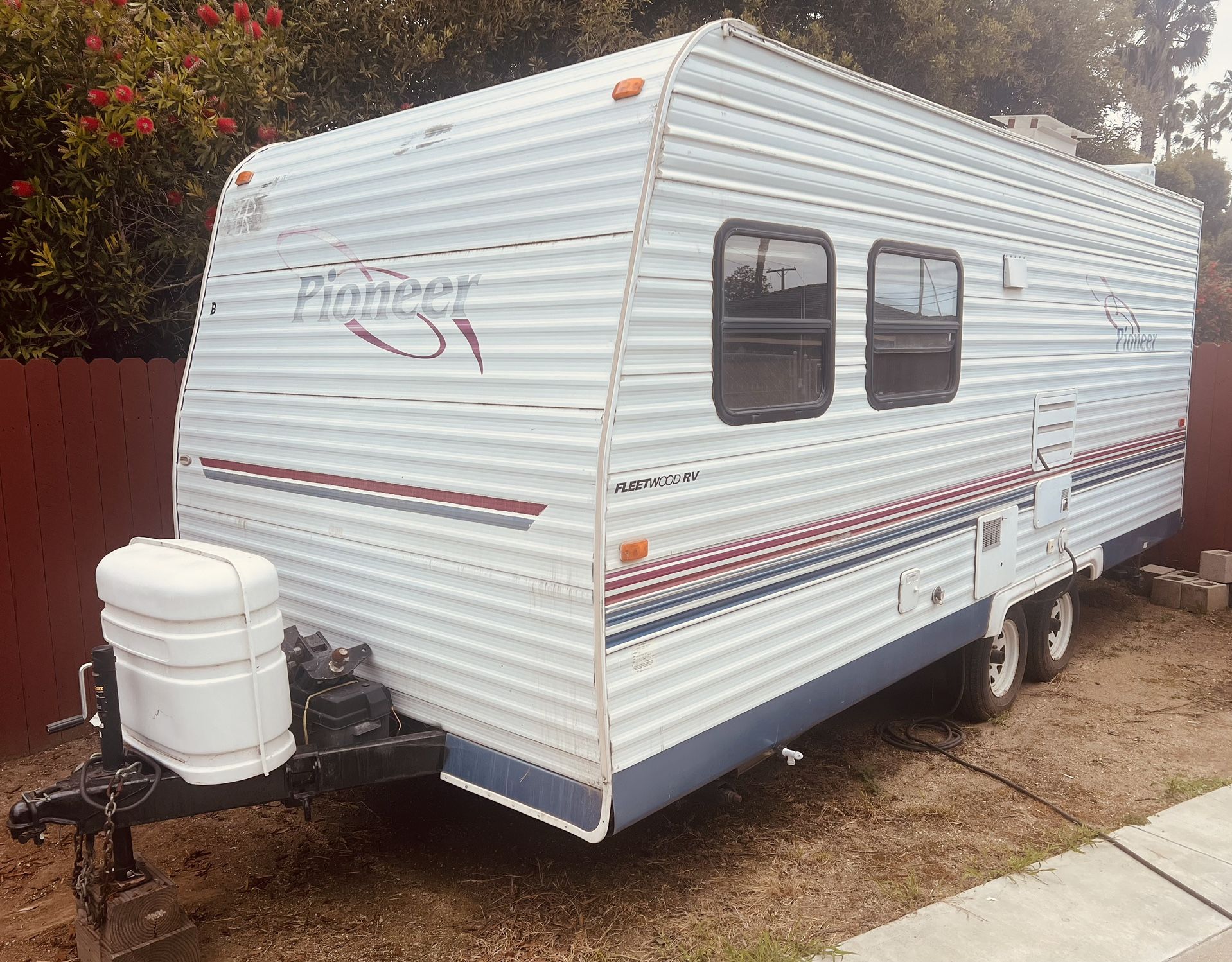 2004 Fleetwood Pioneer