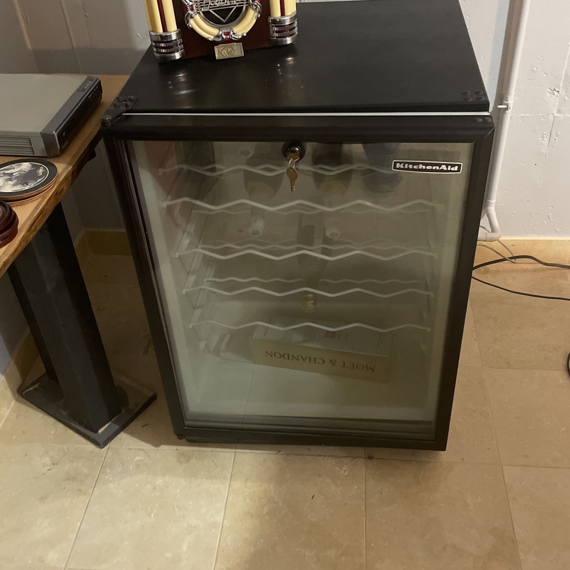 Wine Champagne Fridge for Sale in Beach Park, IL OfferUp