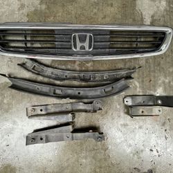 96-2000 Honda Civic Grill And Front Support Brackets For Bumper (parts Only)