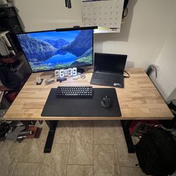 Adjustable standing Desk