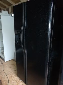 Black Frigidaire side-by-side water and ice in the door