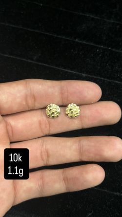 10g gold earrings