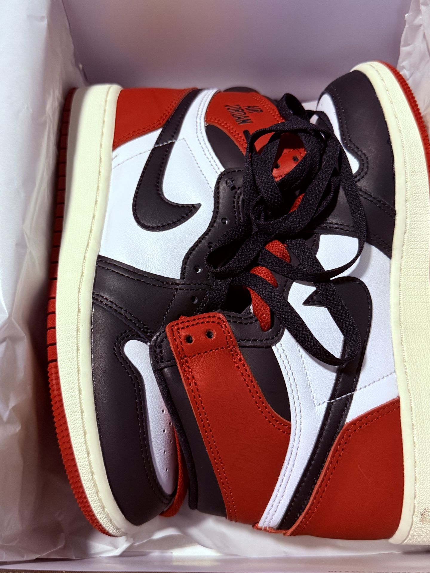 New AIR JORDAN 1 RETRO HIGH OG GS SIZE 5y