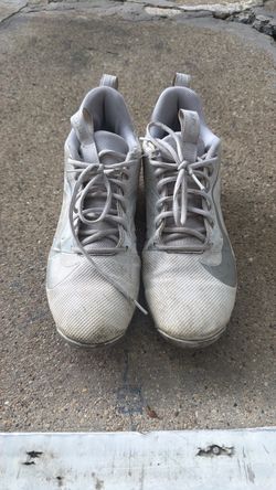 10.5 football cleats