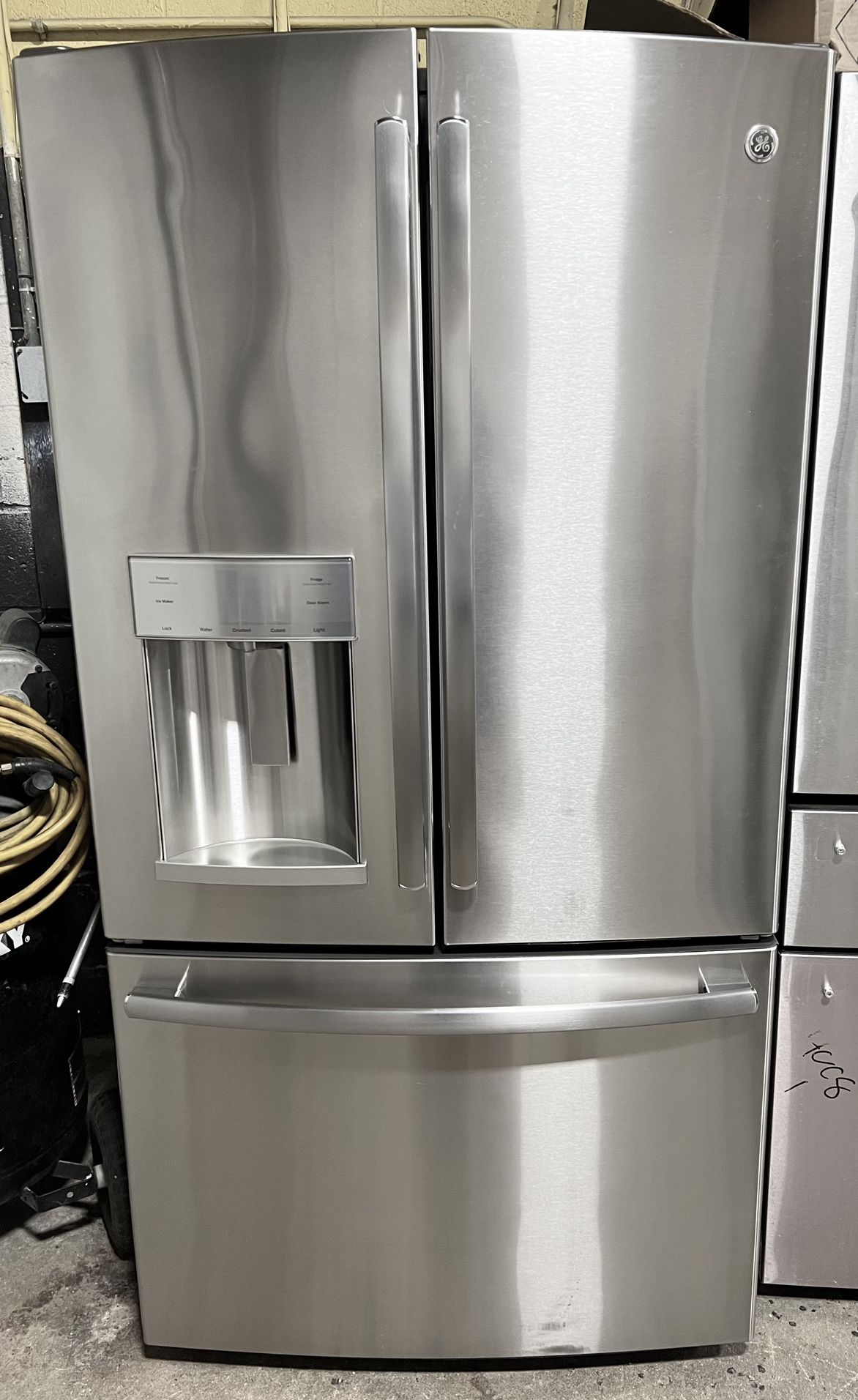 French-Door Refrigerator w/WATER+ICE