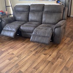 Sofa Recliner.  Chocolate    Nothing Wrong  1 Year Old 
