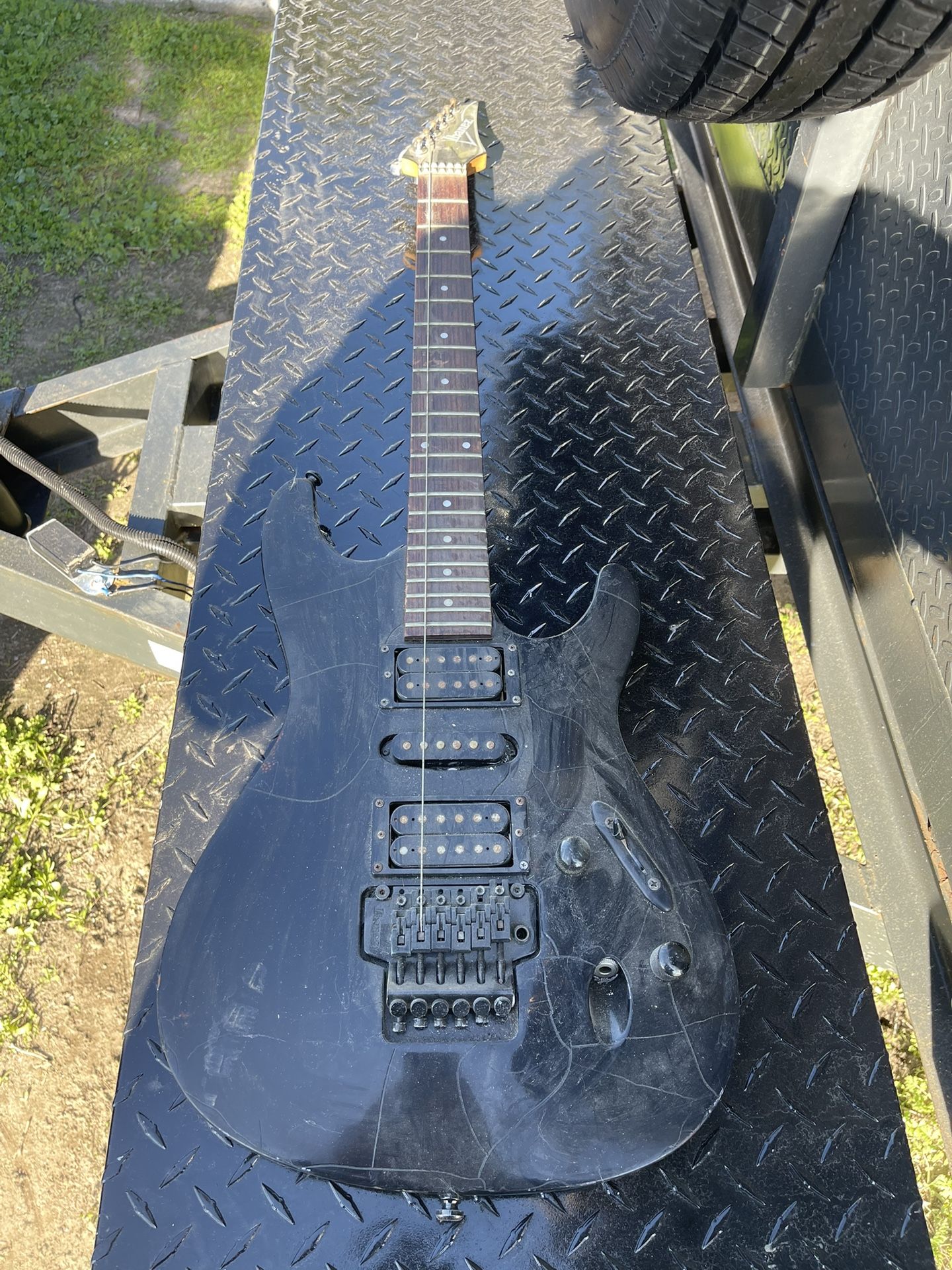 IBANEZ GUITAR