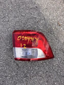 2012 honda oddysey left tail light 