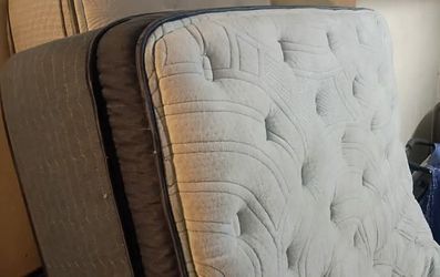 Queen size Serta Perfect Sleeper pillow top Mattress