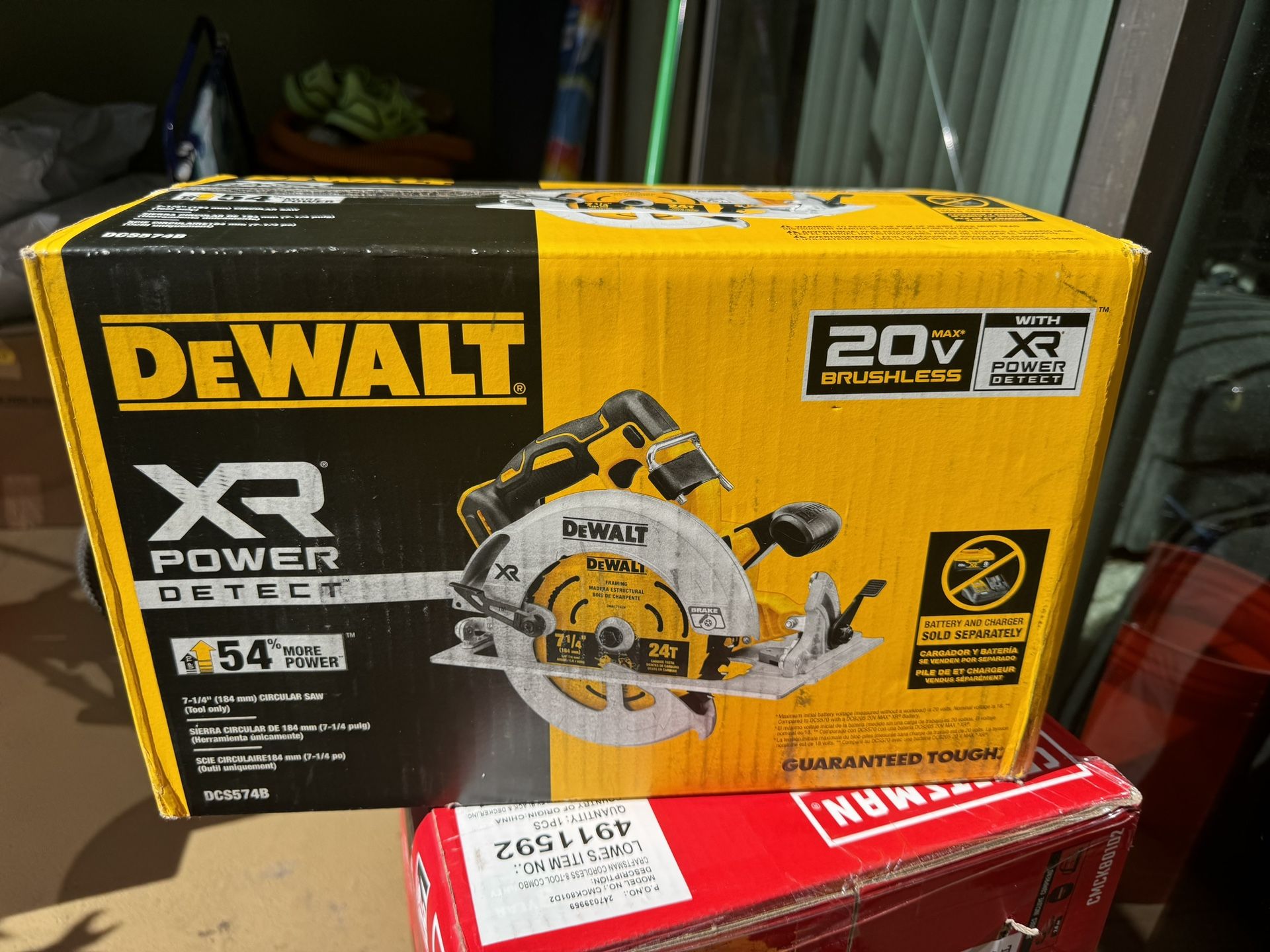 Delwalt XR Power Detect 20-volt MaxCordless Circular Saw with Brake and Aluminum Shoe - 71/4”