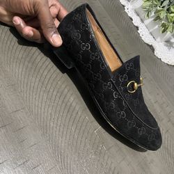 Brand New  .Model LV : Color Black: Size 11