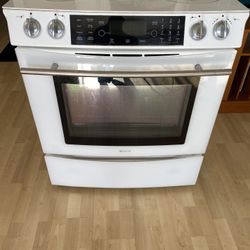 JennAir Glasstop Electric Stove Oven PRICED FOR QUICK SALE