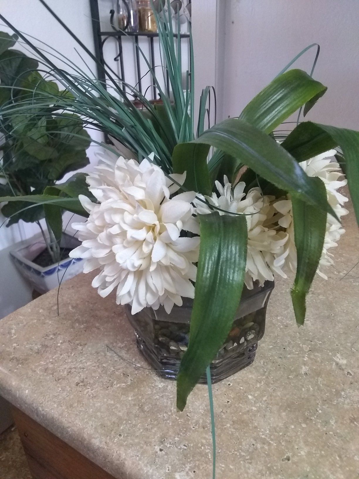 Home Decor Glass Vase w Artificial Flowers