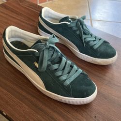 Green/pine Pumas 