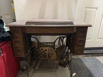 Singer Antique Sewing Machine