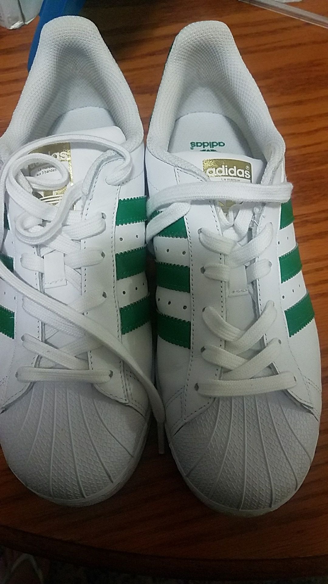 Tennis shoes adidas superstar size 7
