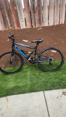 Hyper Bicycles 26" Shocker Mountain Bike, Adult Ages 14+, Black/Blue