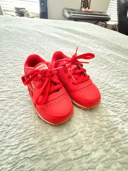 Never worn Reebok size 5c