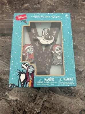 Disney The Nightmare Before Christmas - Metal Pin Set W/ Lanyard! BRAND NEW!