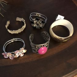 Bracelets 