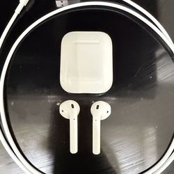 Apple AirPods Ist Generation with Charging Case - White
