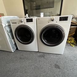 WHITE KENMORE FRONT LOAD WASHER DRYER SER