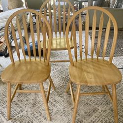 3 Lightweight Sturdy Wooden Chairs / All 3 For $15