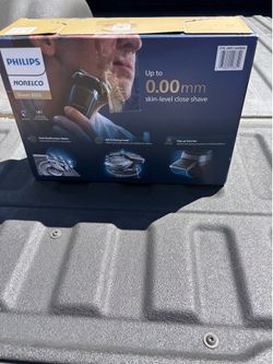 Philips Norelco Shaver 8000
