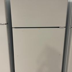 Top Freezer Refrigerator New! General Electric #155