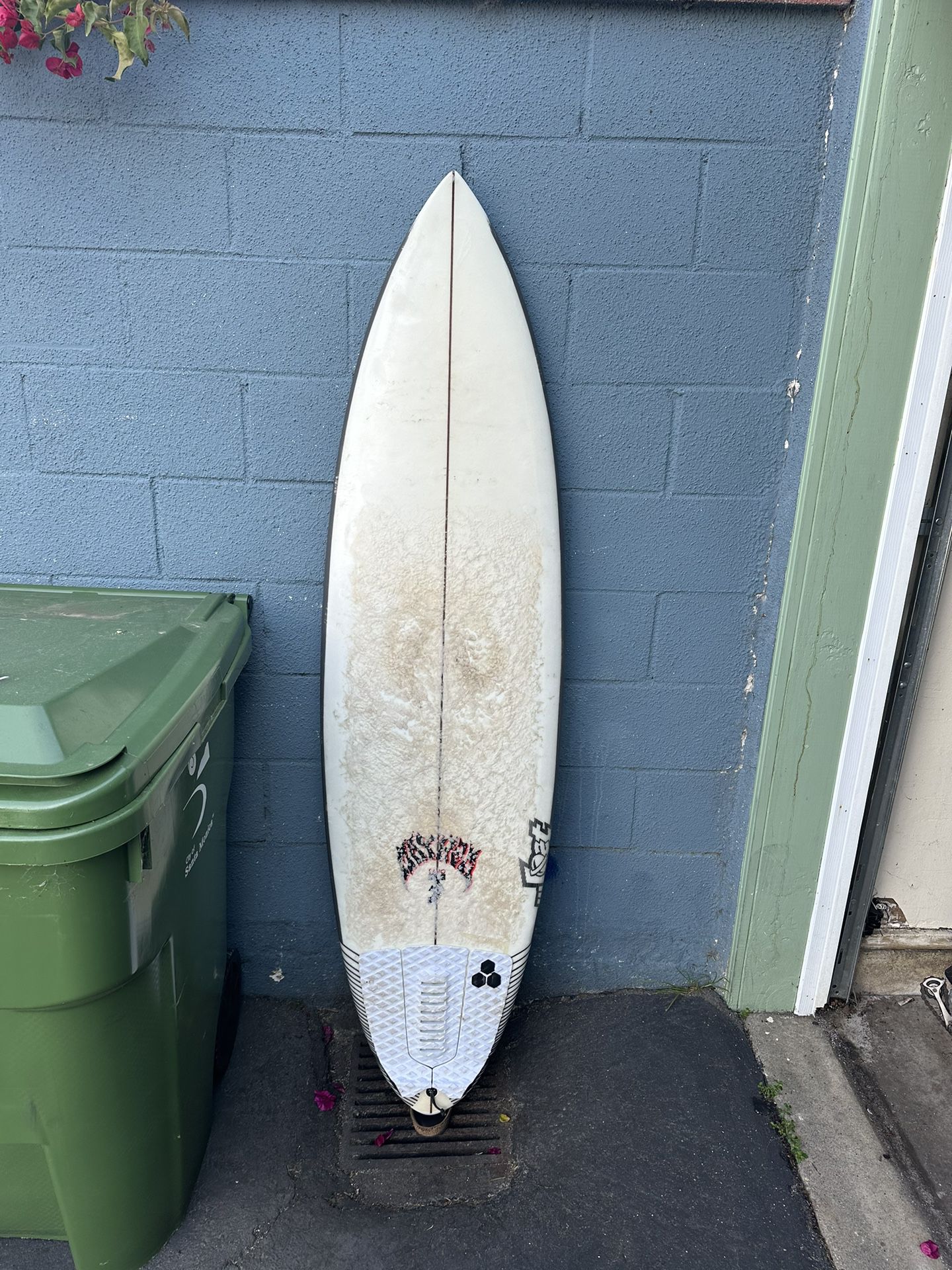 Used Surfboard 
