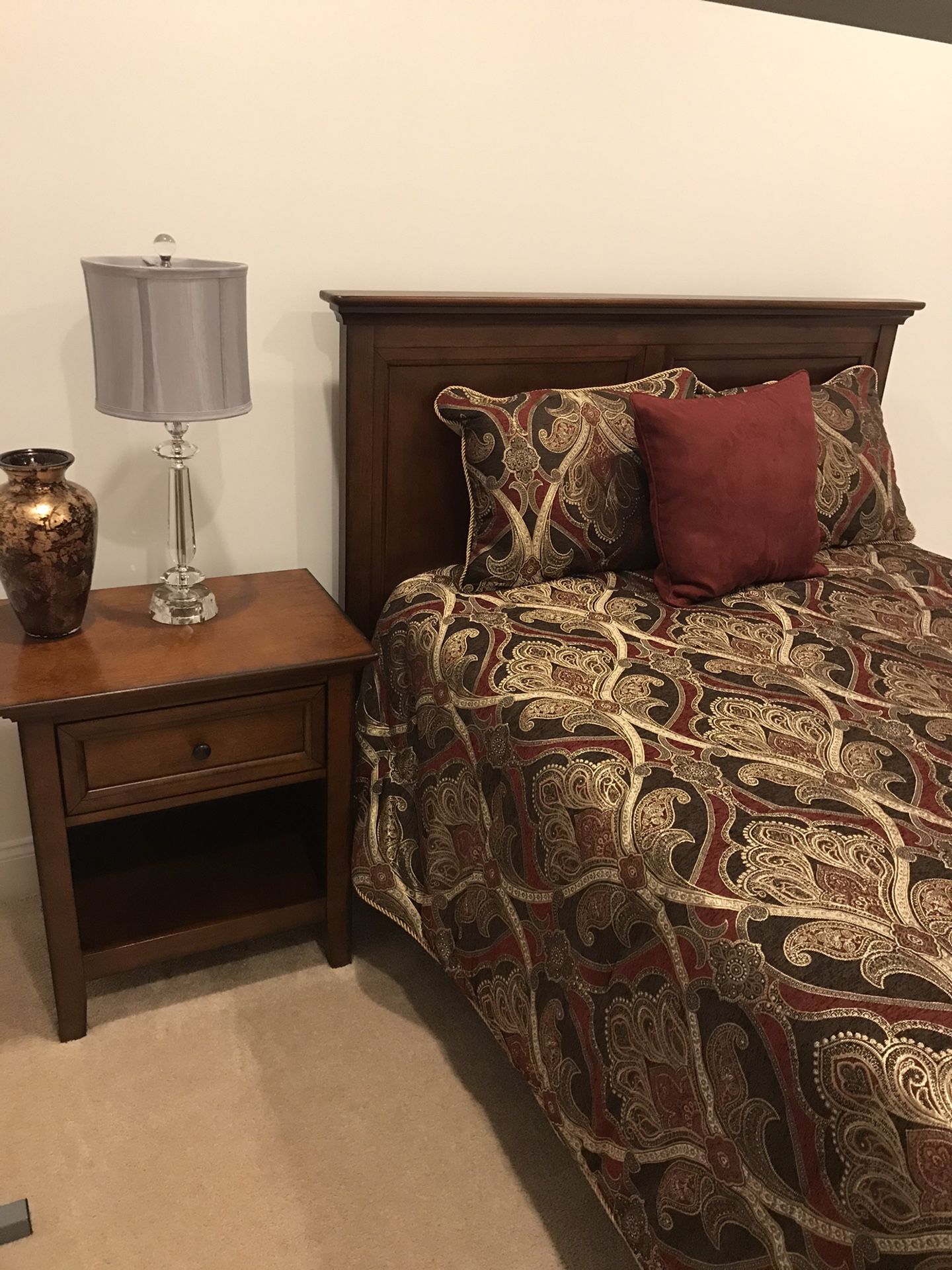 New solid wood bedroom set -50% off