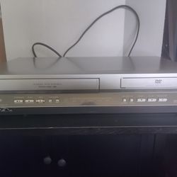 Panasonic VCR DVD Combo Player PV-D4745S TESTED - No remote 