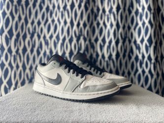 2020 Jordan 1 ‘Light Smoke Grey’  (men size: 10)