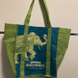NEW/LIKE NEW MEDIUM/LARGE TOTE BAGS $3 EACH BRANDS INCLUDE WORLD MARKET, OLD NAVY, JUSTICE, VICTORIA'S SECRET. $3 EACH 
