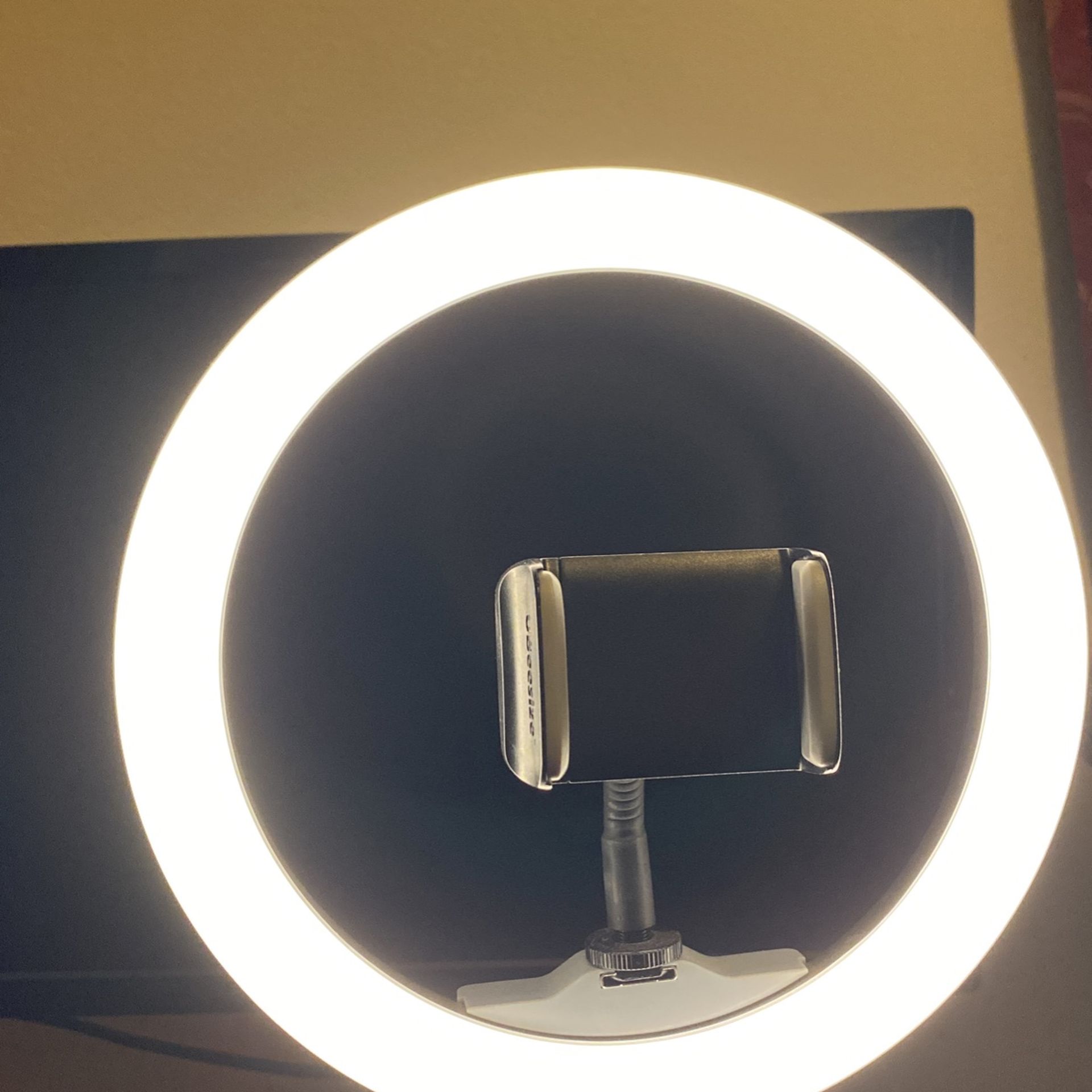 Ring Light w Tripod & Phone Mount