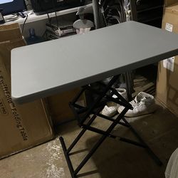 Folding Table (Gray)
