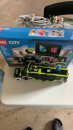 Lego city gaming tournament truck