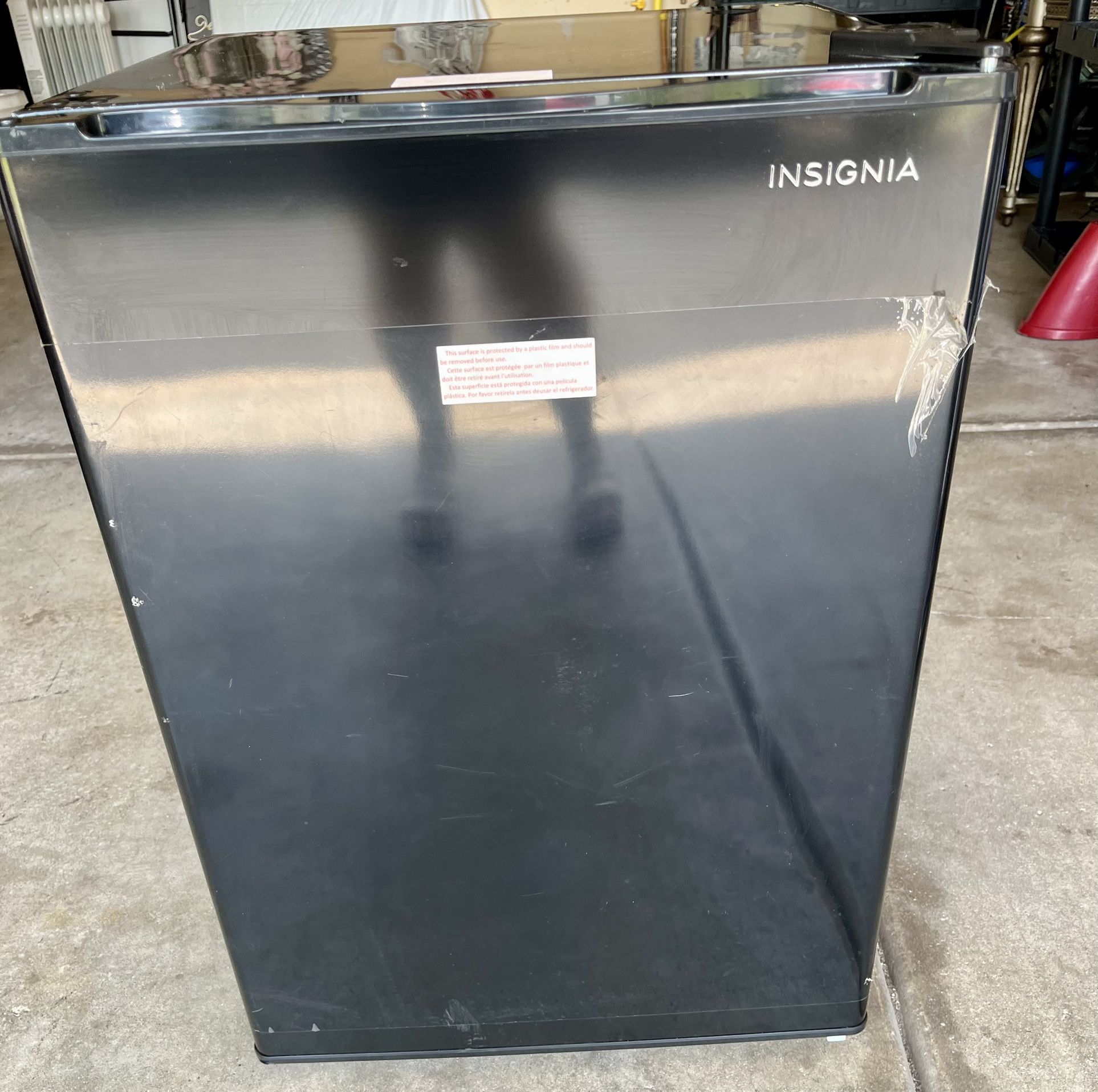 Insignia™ - 2.5 Cu. Ft. Mini Fridge