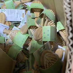 Hair Brushes 2 For 1$ Hair Brushes 2 For 1$ 