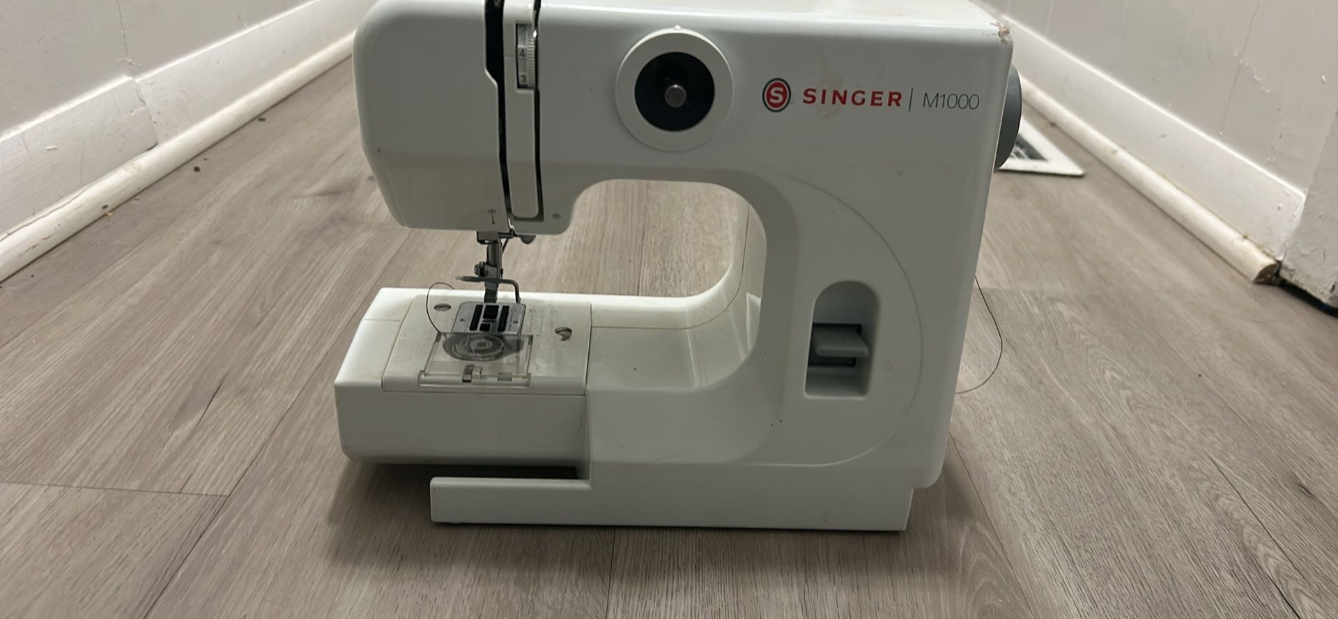 M1000 Singer Sewing Machine