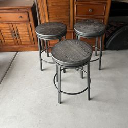 Bar Stools & Coffee Table 