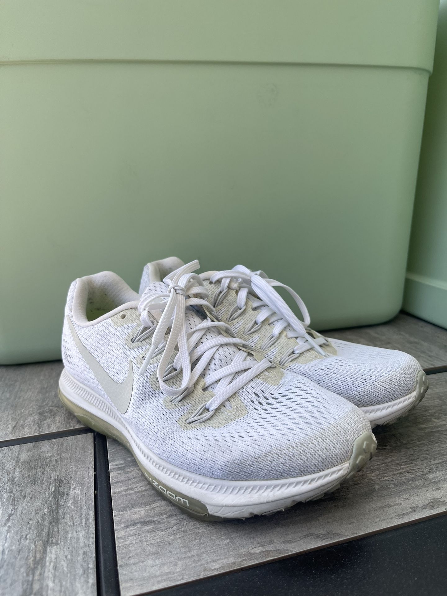 Women’s Nike shoes size 7